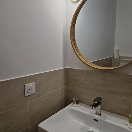 Convivial Et Coquet Au Coeur De *